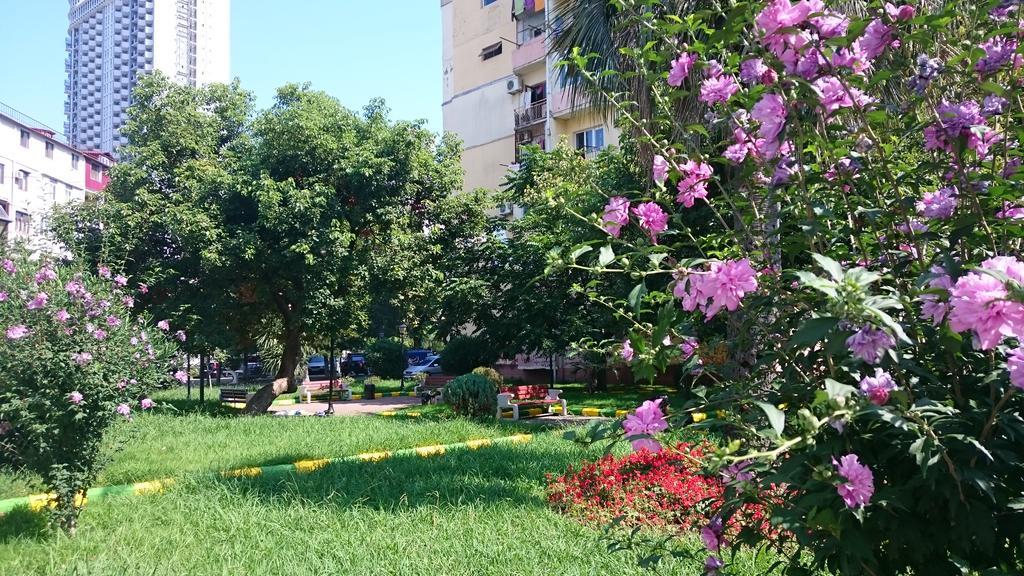 Comfortable Apartment In Batumi Esterno foto